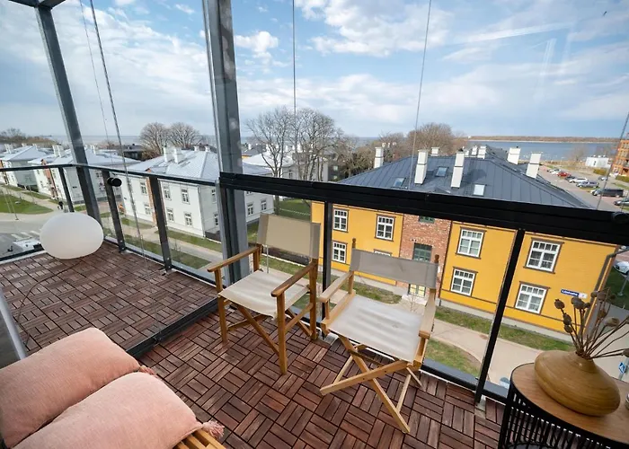 Seaview Getaway. Free Parking! * Reval