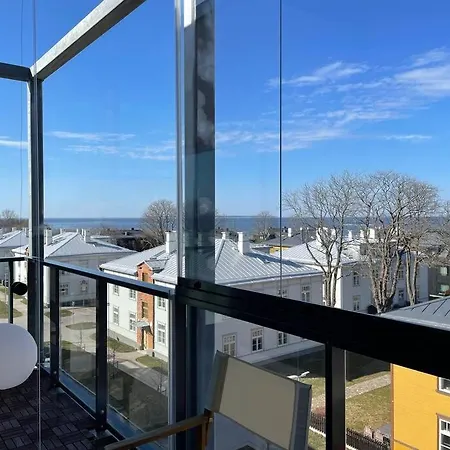 Seaview Getaway. Free Parking! Апартаменты *