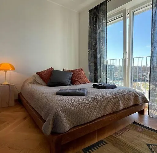 Seaview Getaway. Free Parking! Daire