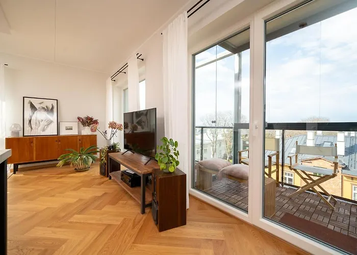 Seaview Getaway. Free Parking! *